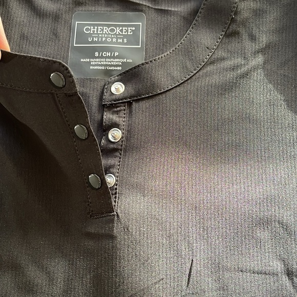 Cherokee contemporary scrub top 3 button black small - Picture 7 of 9